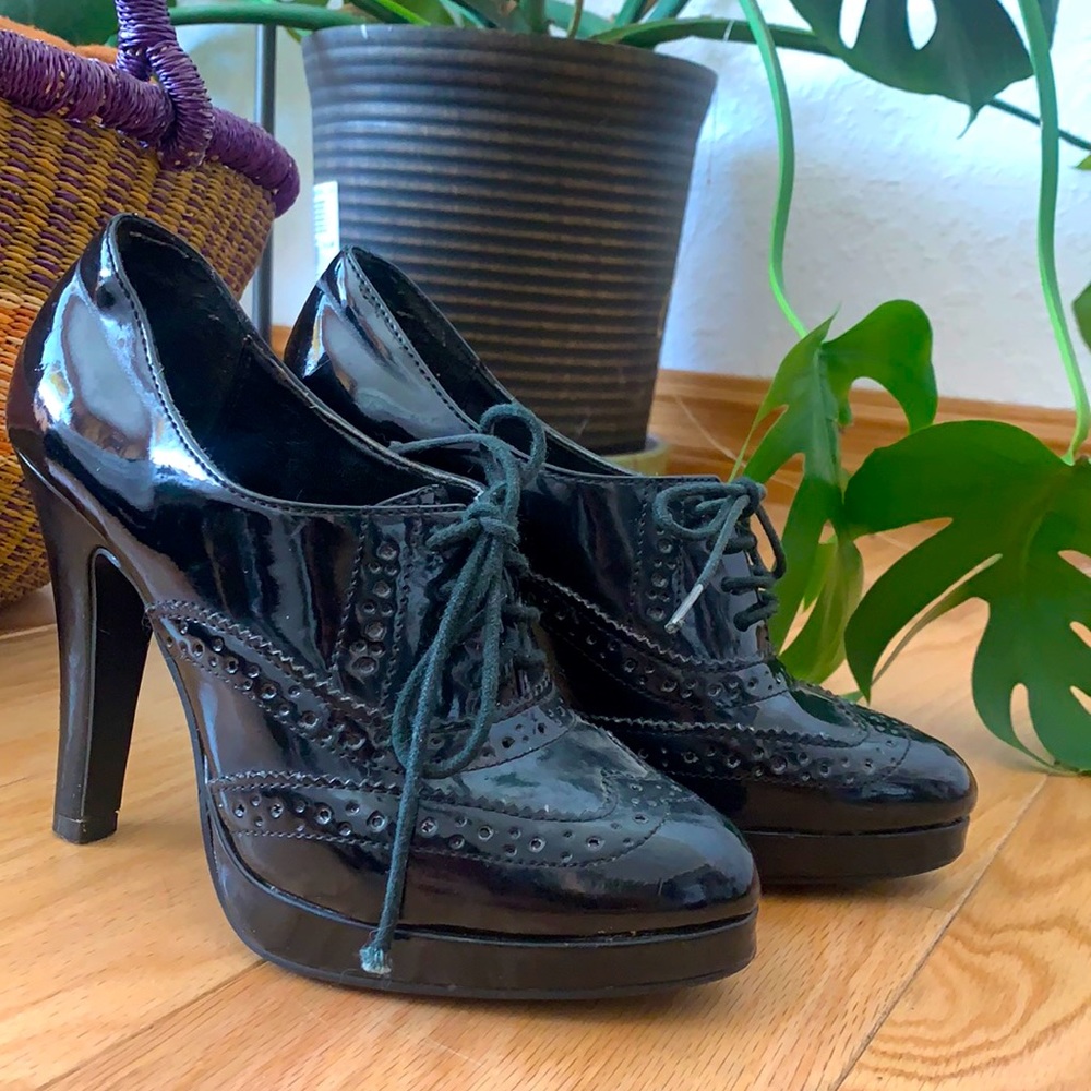 Patten leather laced pumps